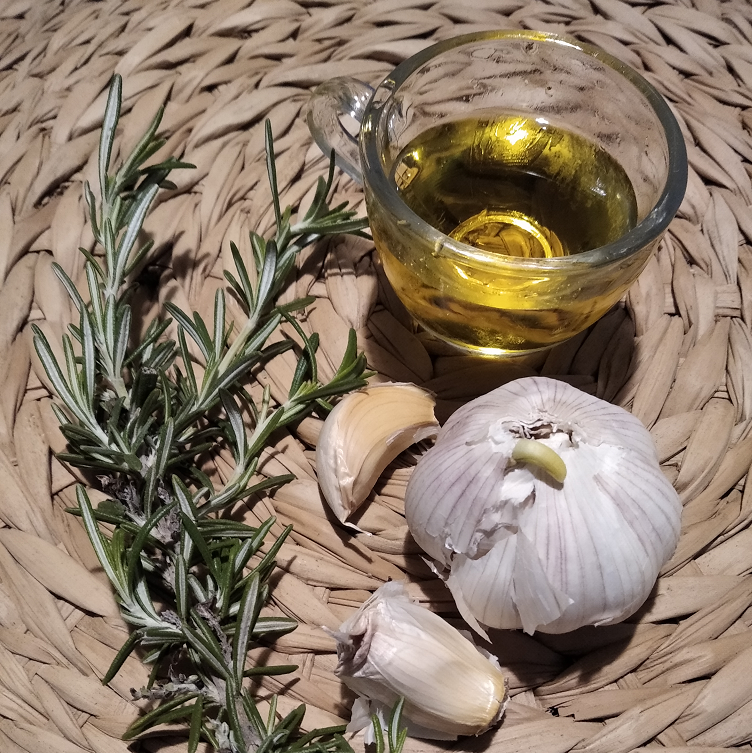 garlic olive oil and rosemary are all keto friendly 